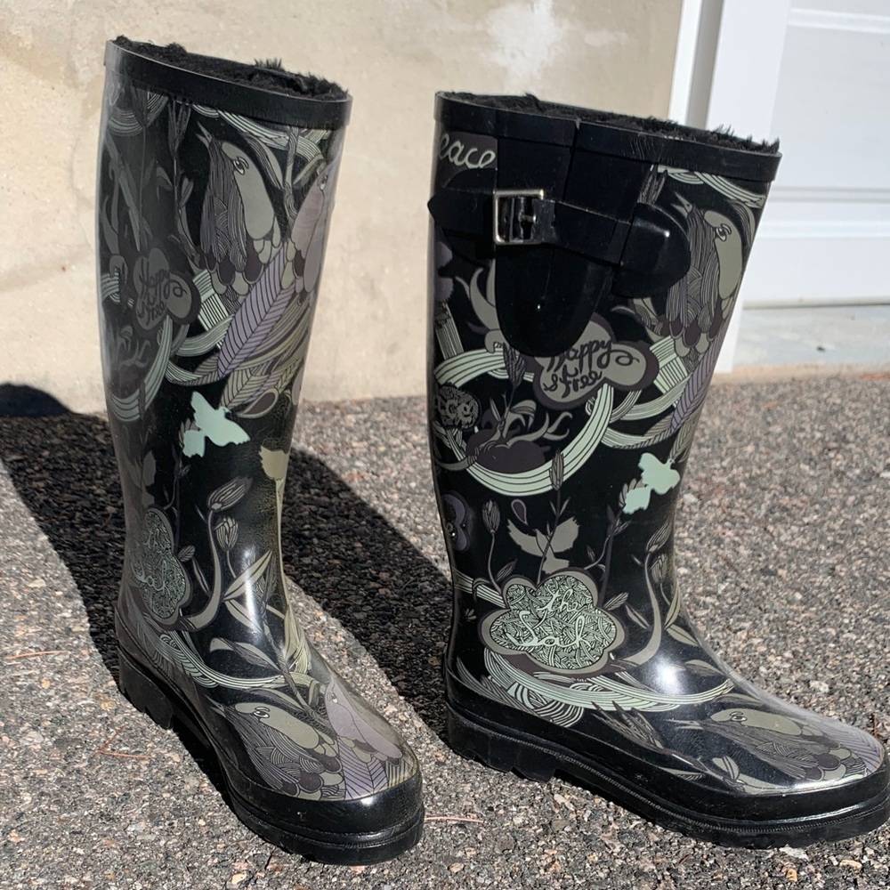 Rain boots with soft, warm lining